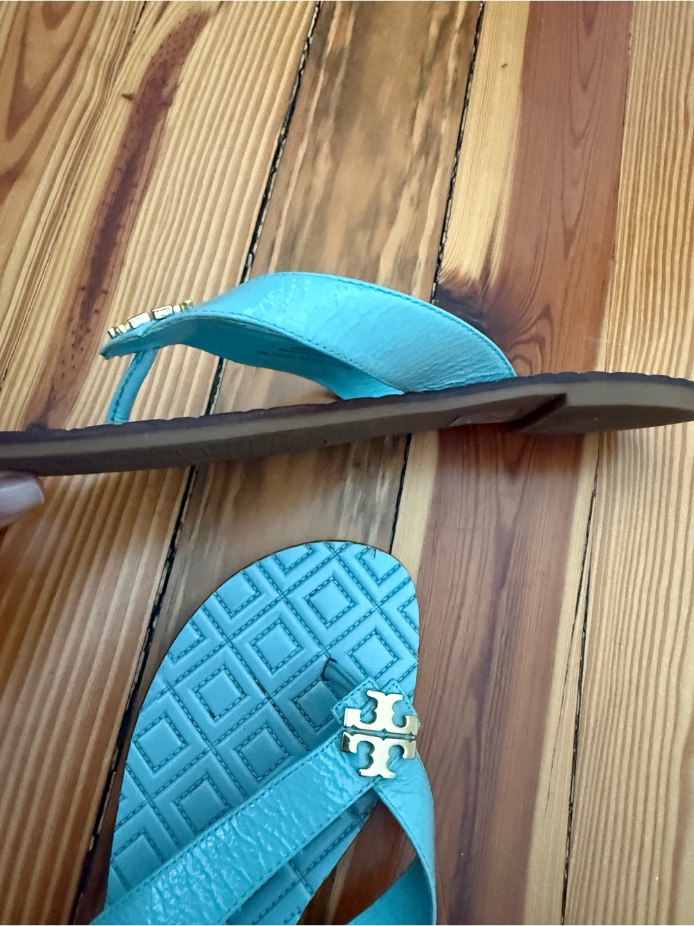 Tory Burch Aqua Leather Logo Thong Sandals - Picture 6 of 7